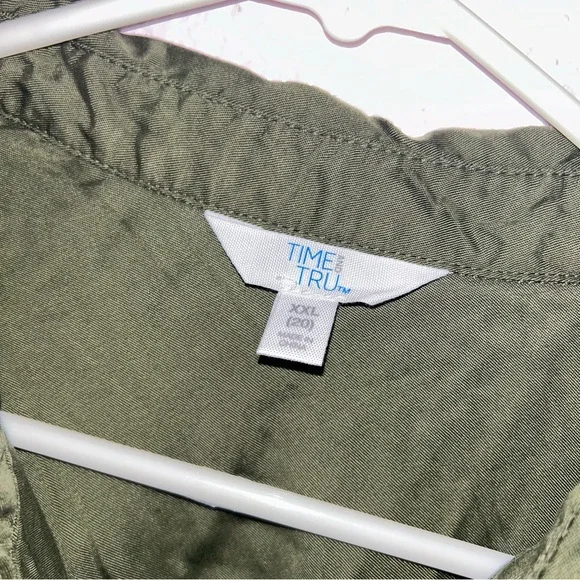 NEW Time and Tru Women’s XXL army green blouse - Picture 2 of 2